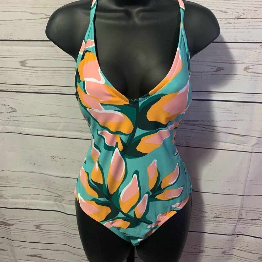 Small Women’s Criss Cross one peice swimsuit